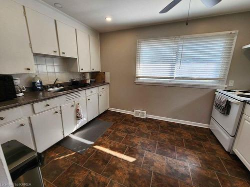 999 Portsmouth Avenue, Kingston, ON - Indoor Photo Showing Kitchen