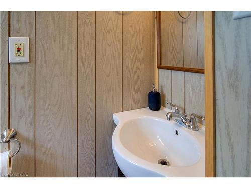 356 C Driscoll Road, Gananoque, ON - Indoor Photo Showing Bathroom