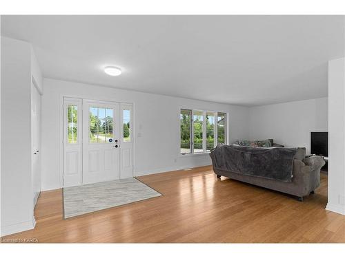 523 County Road 2 E, Gananoque, ON - Indoor Photo Showing Living Room