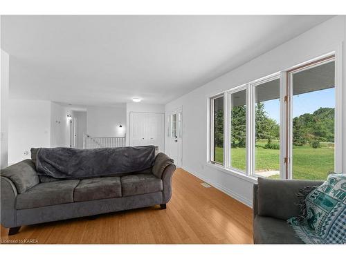 523 County Road 2 E, Gananoque, ON - Indoor Photo Showing Living Room