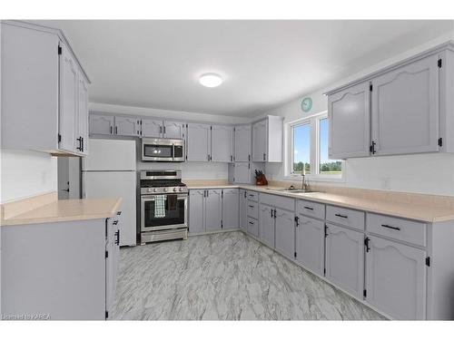 523 County Road 2 E, Gananoque, ON - Indoor Photo Showing Kitchen