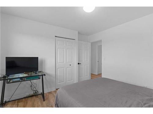 523 County Road 2 E, Gananoque, ON - Indoor Photo Showing Bedroom