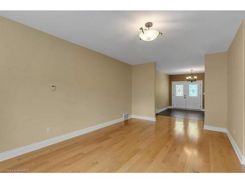 1815 Foxdale Place, Glenburnie, ON - Indoor Photo Showing Other Room