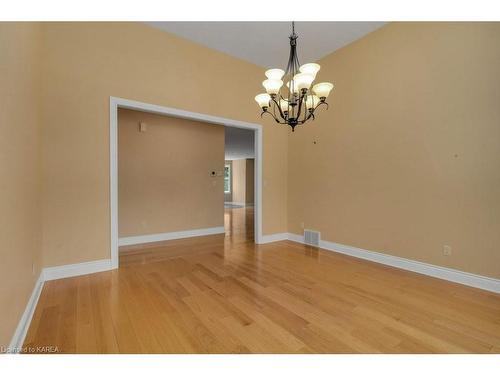 1815 Foxdale Place, Glenburnie, ON - Indoor Photo Showing Other Room