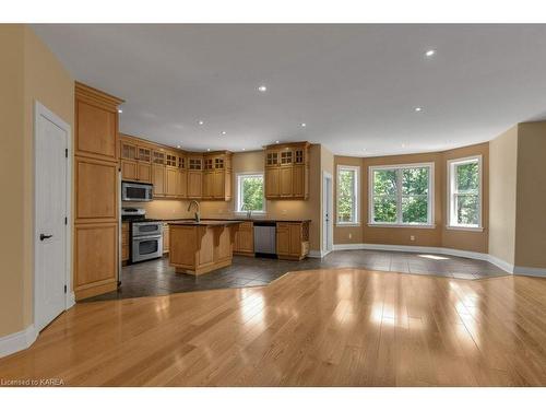 1815 Foxdale Place, Glenburnie, ON - Indoor Photo Showing Kitchen