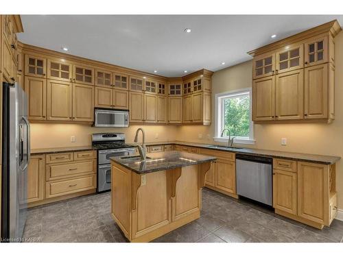 1815 Foxdale Place, Glenburnie, ON - Indoor Photo Showing Kitchen