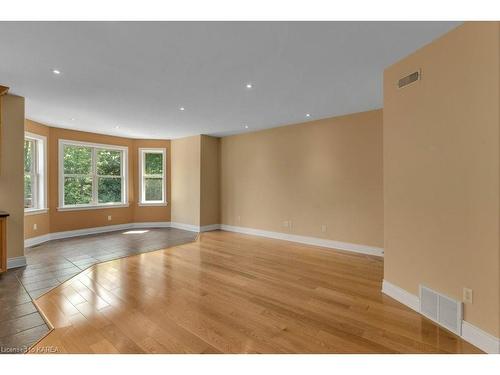 1815 Foxdale Place, Glenburnie, ON - Indoor Photo Showing Other Room