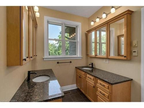 1815 Foxdale Place, Glenburnie, ON - Indoor Photo Showing Bathroom