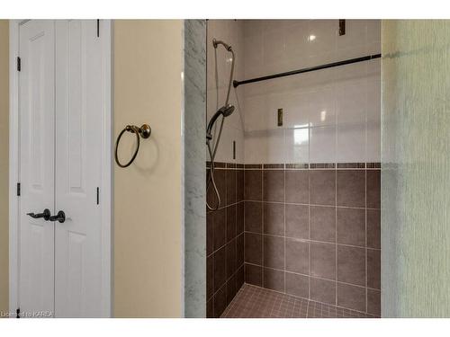 1815 Foxdale Place, Glenburnie, ON - Indoor Photo Showing Bathroom