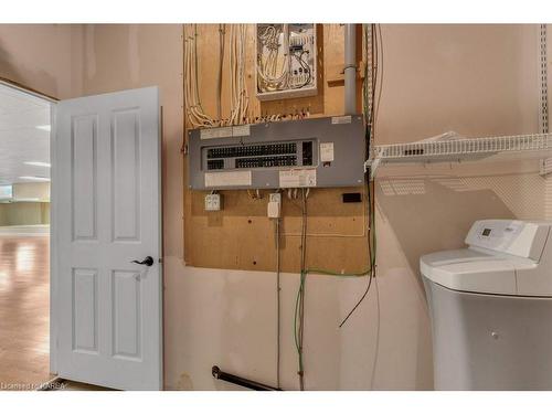 1815 Foxdale Place, Glenburnie, ON - Indoor Photo Showing Laundry Room