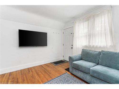 205 Adelaide Street, Kingston, ON - Indoor Photo Showing Living Room