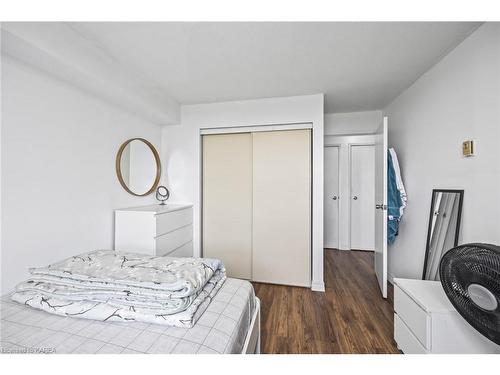 502-745 Davis Drive, Kingston, ON - Indoor Photo Showing Bedroom