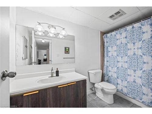 502-745 Davis Drive, Kingston, ON - Indoor Photo Showing Bathroom
