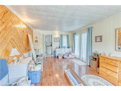 13698 Road 38, Sharbot Lake, ON - Indoor Photo Showing Living Room