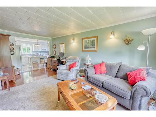 13698 Road 38, Sharbot Lake, ON - Indoor Photo Showing Living Room