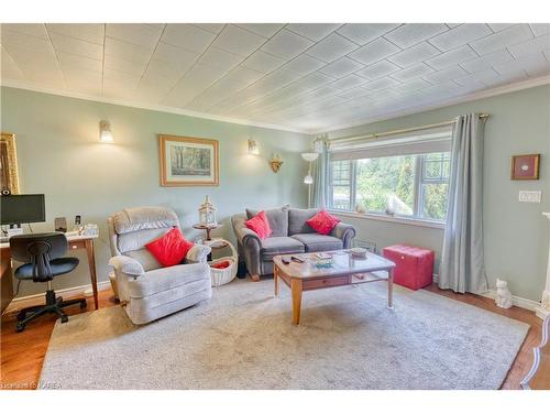 13698 Road 38, Sharbot Lake, ON - Indoor Photo Showing Living Room