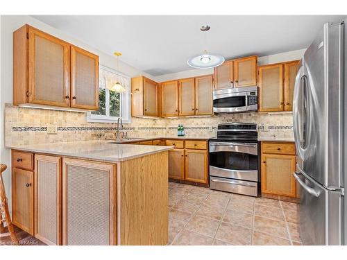 947 Newcastle Street, Kingston, ON - Indoor Photo Showing Kitchen