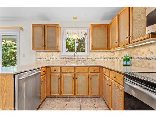 947 Newcastle Street, Kingston, ON - Indoor Photo Showing Kitchen