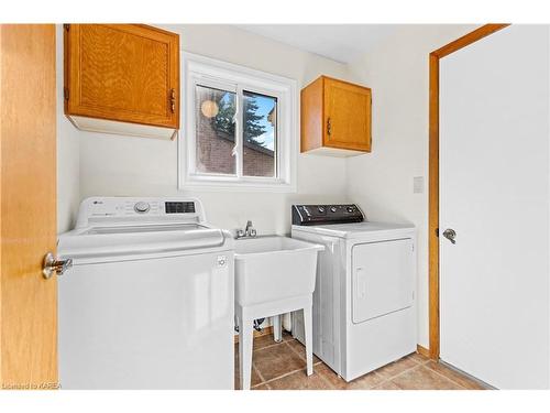 947 Newcastle Street, Kingston, ON - Indoor Photo Showing Laundry Room