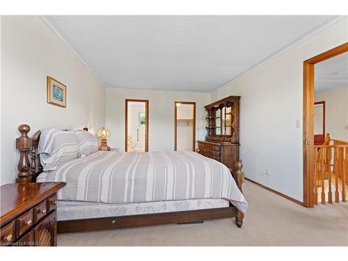 947 Newcastle Street, Kingston, ON - Indoor Photo Showing Bedroom