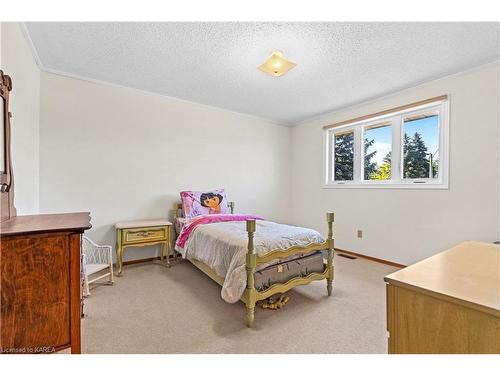 947 Newcastle Street, Kingston, ON - Indoor Photo Showing Bedroom