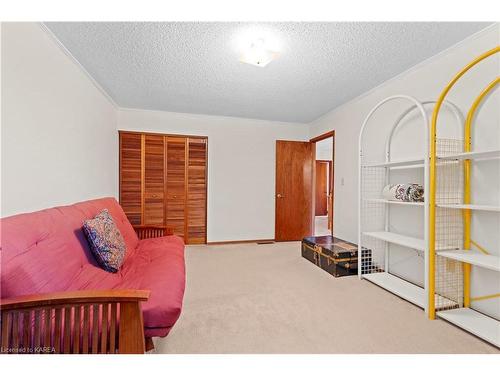 947 Newcastle Street, Kingston, ON - Indoor