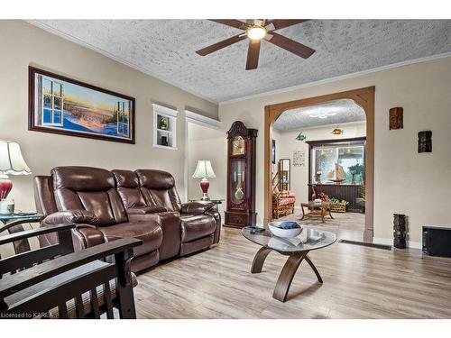 108 Dundas St, Deseronto, ON - Indoor Photo Showing Living Room