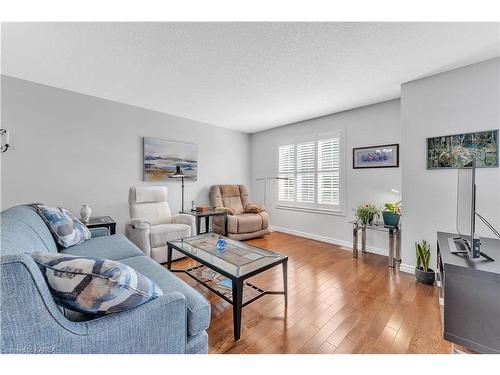 591 Tanner Drive, Kingston, ON - Indoor Photo Showing Living Room