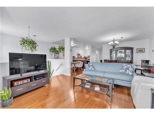 591 Tanner Drive, Kingston, ON - Indoor Photo Showing Living Room