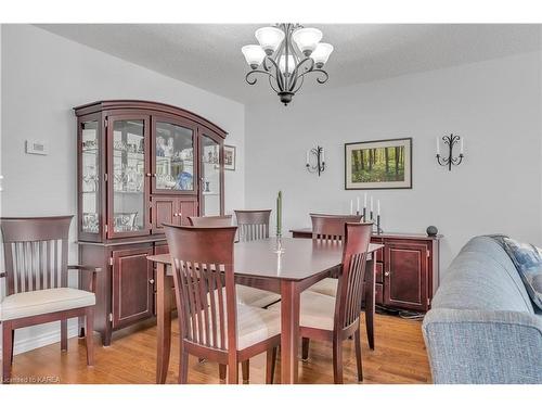 591 Tanner Drive, Kingston, ON - Indoor Photo Showing Dining Room