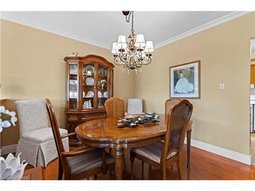 402-1000 King Street W, Kingston, ON - Indoor Photo Showing Dining Room