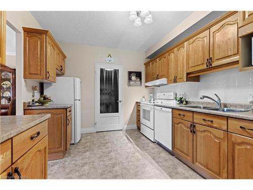 402-1000 King Street W, Kingston, ON - Indoor Photo Showing Kitchen With Double Sink