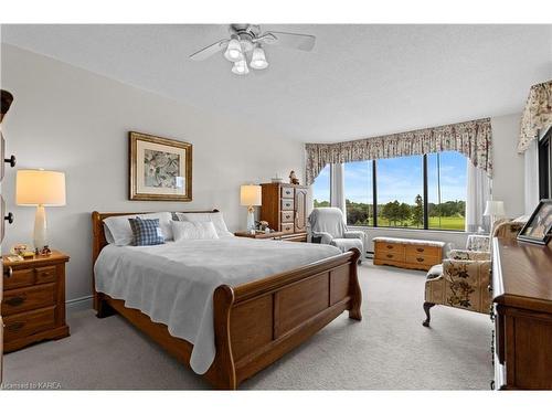 402-1000 King Street W, Kingston, ON - Indoor Photo Showing Bedroom