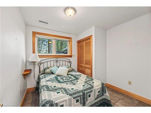 8126 Perth Road, Perth Road Village, ON - Indoor Photo Showing Bedroom