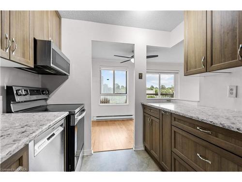 603-14 Greenview Drive, Kingston, ON - Indoor Photo Showing Kitchen