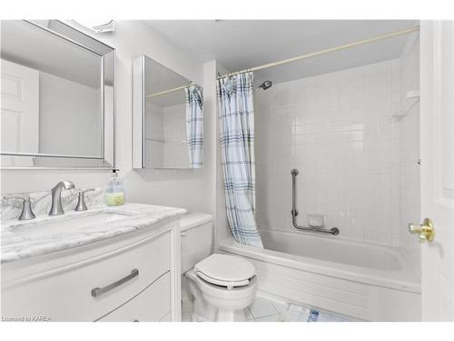 603-14 Greenview Drive, Kingston, ON - Indoor Photo Showing Bathroom