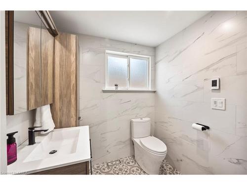 420 Bernice Drive, Kingston, ON - Indoor Photo Showing Bathroom