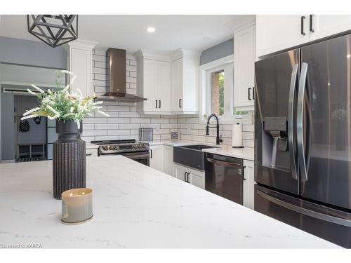 2135 Arne Crescent, Kingston, ON - Indoor Photo Showing Kitchen With Upgraded Kitchen