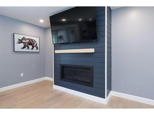 2135 Arne Crescent, Kingston, ON - Indoor Photo Showing Living Room With Fireplace