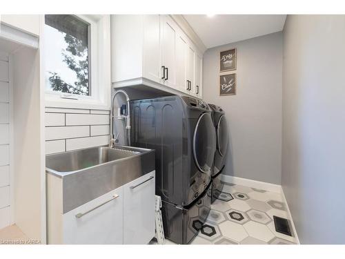 2135 Arne Crescent, Kingston, ON - Indoor Photo Showing Laundry Room