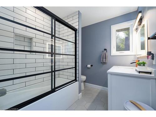 2135 Arne Crescent, Kingston, ON - Indoor Photo Showing Bathroom