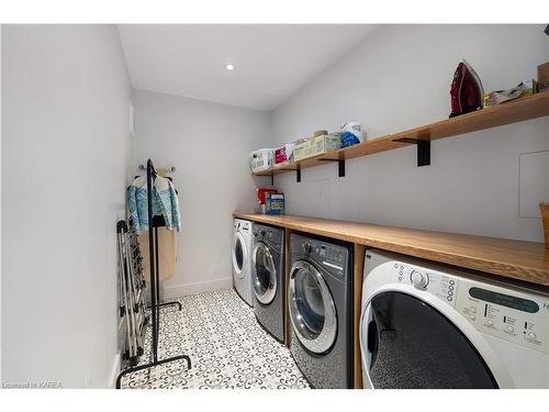 89 Waldo'S Way Lane, Wolfe Island, ON - Indoor Photo Showing Laundry Room