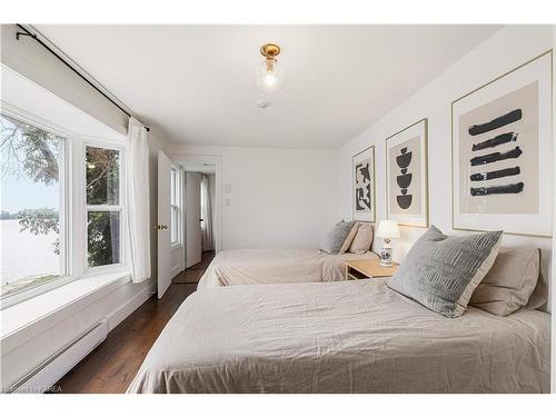 89 Waldo'S Way Lane, Wolfe Island, ON - Indoor Photo Showing Bedroom