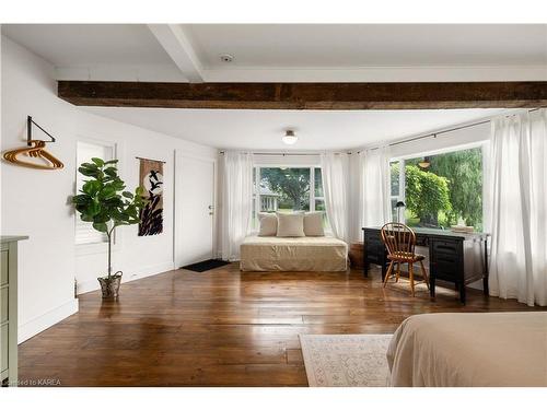 89 Waldo'S Way Lane, Wolfe Island, ON - Indoor Photo Showing Living Room