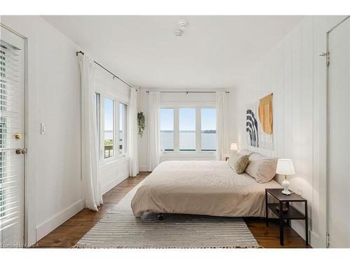 89 Waldo'S Way Lane, Wolfe Island, ON - Indoor Photo Showing Bedroom