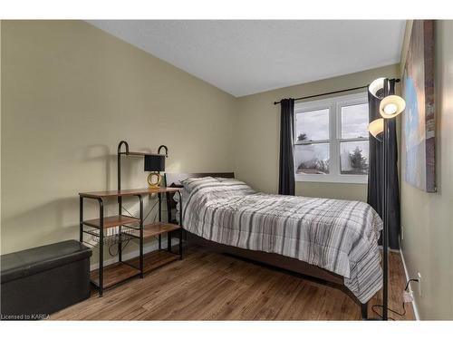 935 Clearfield Crescent, Kingston, ON - Indoor Photo Showing Bedroom