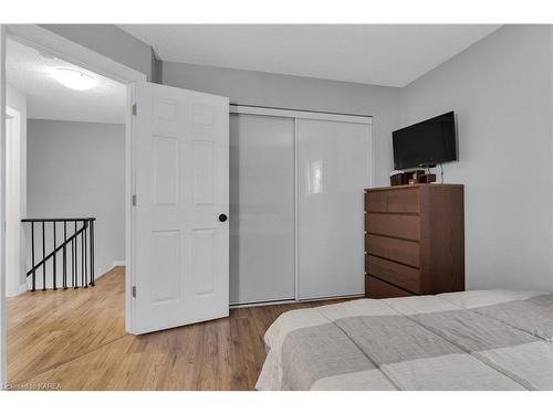 935 Clearfield Crescent, Kingston, ON - Indoor Photo Showing Bedroom