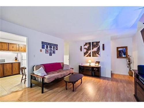 9-120 Nonquon Road, Oshawa, ON - Indoor Photo Showing Living Room