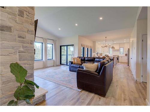 174 Conner Drive, Gananoque, ON - Indoor Photo Showing Living Room