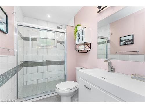 768 Cataraqui Woods Drive, Kingston, ON - Indoor Photo Showing Bathroom